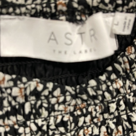 ASTR The Label Fairfield Black Multi Floral Long Sleeve Top Size Large - Picture 9 of 9